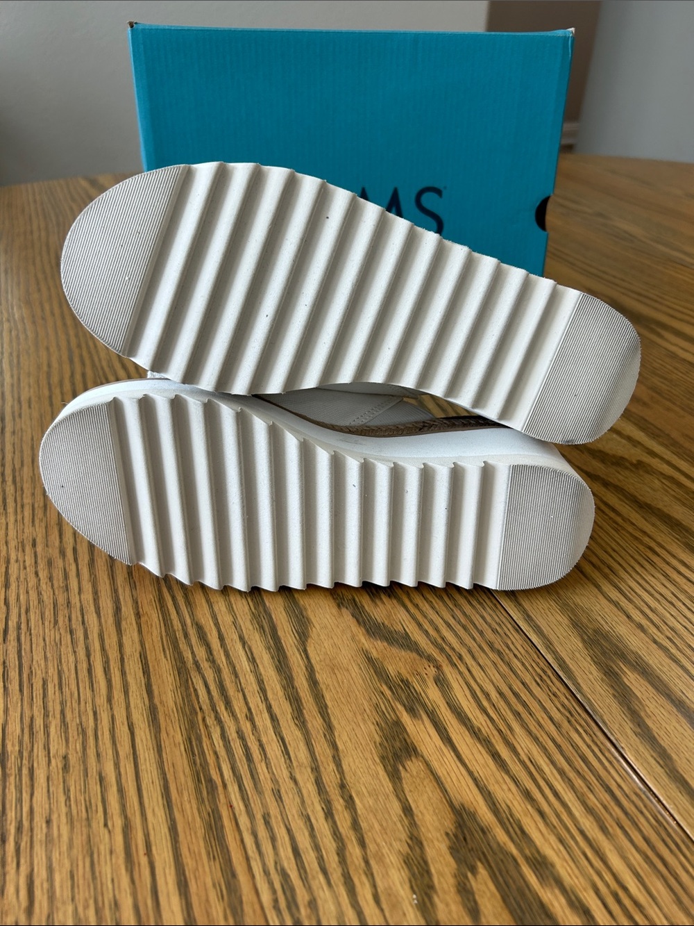TOMS Carmen White Wedge Slip-On Sandals, size 7.5, NIB - Picture 9 of 11